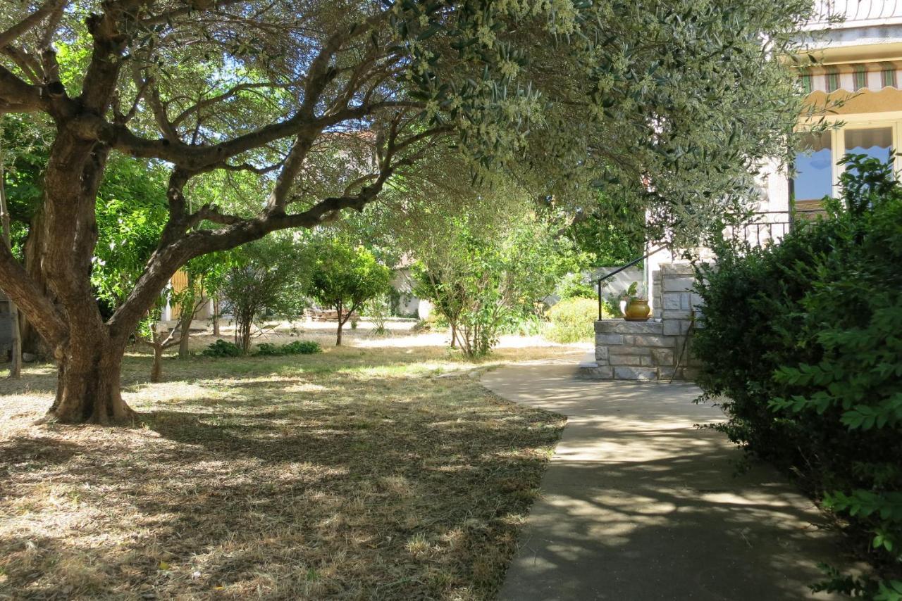 Maison Lumineuse Et Spacieuse Avec Jardin Arbore La Valette-du-Var Exterior foto